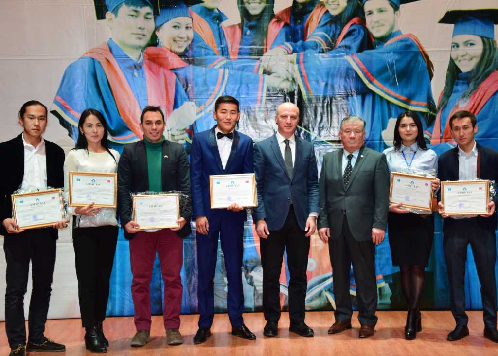 turkiye turkcesiyle uzaktan egitim programi ahmet yesevi universitesi